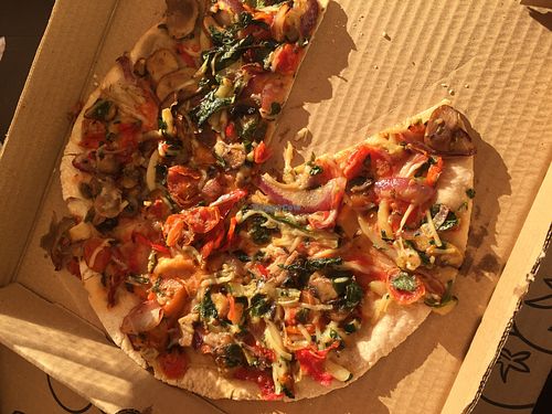 Vegan pizza 😍 at Casa Ria Ultramarinos in Baleira