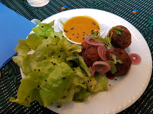 Tempeh balls at Monkey Mood in Bordeaux