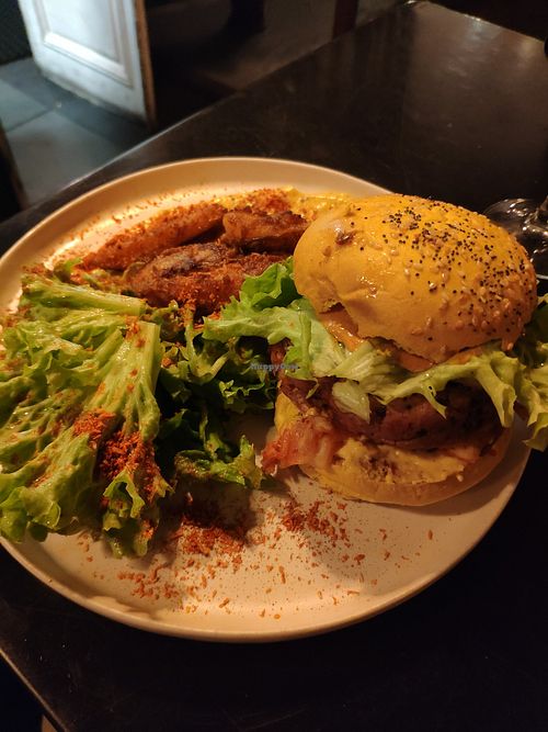 Kimcheeze Burger at Monkey Mood in Bordeaux