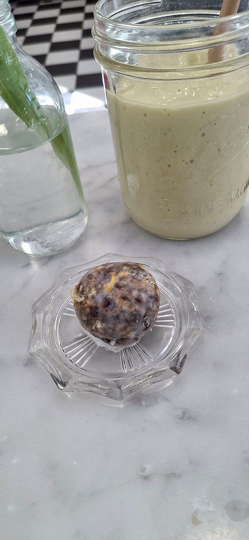 Raw lemon ball and smoothie at Ak Press  in Linkoping