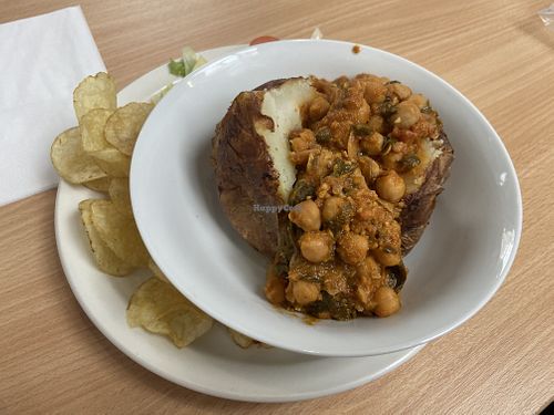 Vegan option: baked potato with chickpea curry at Cafaidh Blasta in Islay