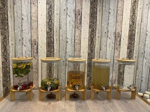 Auswahl kostenloser Wasser und Tees at Vegan Burger in Dornbirn