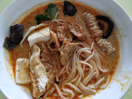 Laksa yong tau foo at Zi Zai Vegetarian 自在齋 - Circuit Rd in Central Singapore