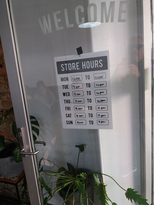 Opening and closing times at Vegan Fried Chick'n in Newtown