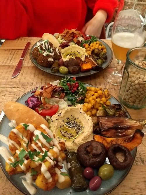 Cauliflower and falafels plates at Pois Chiche in Brussels