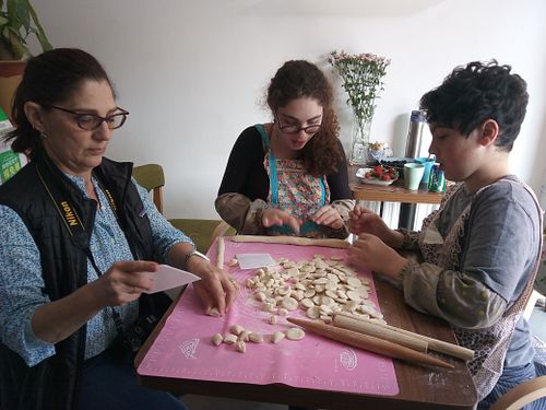 make dumpling at Sally's Dumplings - JM Kitchen in Xian