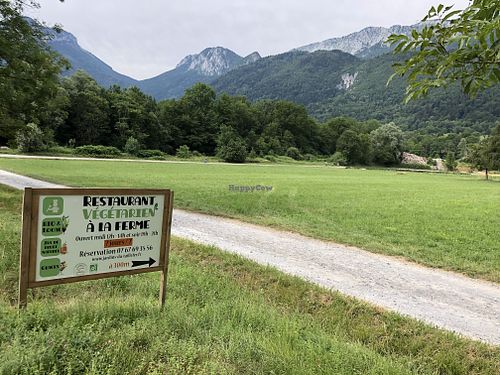 If you this sign from the bikepath you have to go to the path beneath on the photo to reach the restaurant! at Les Jardins du Taillefer in Lathuile