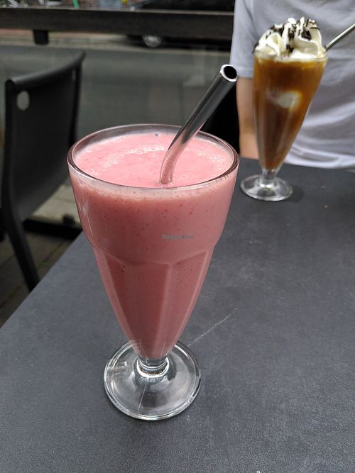 Milkshake strawberry 🍓 at Frioli in Hannover