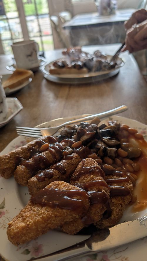 Vegan breakfast without tomatoes at Bringsty Vintage Cafe in Bringsty
