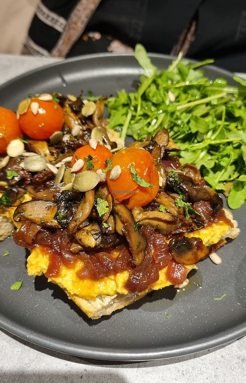 Focaccia & mushrooms at Kind Kitchen in Porto