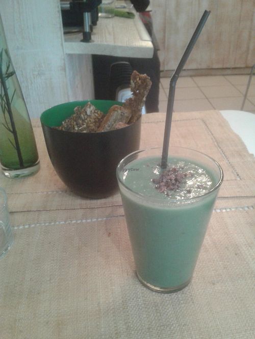 Banana and spirulina smoothie at Pousse-Pousse in Paris