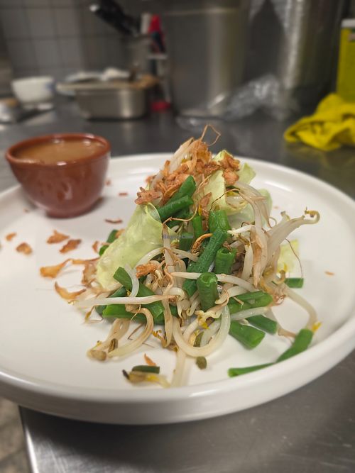 vegan salade  at Klein Paramaribo in Assen