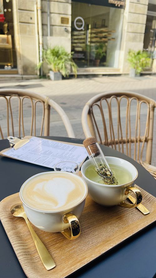 Delicious strong coffee and tea, we bought the infuser too 😍  at Jorlia in Bordeaux