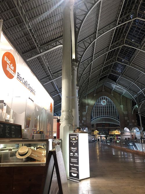 Storefront  at Suc de Lluna BioCafe in Valencia
