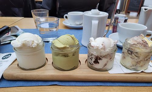 Ice cream board - vegan options available at Eisgreissler Manufaktur in Krumbach