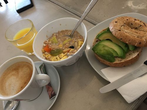 Avocado bagel at Corns n'Pops in Vienna