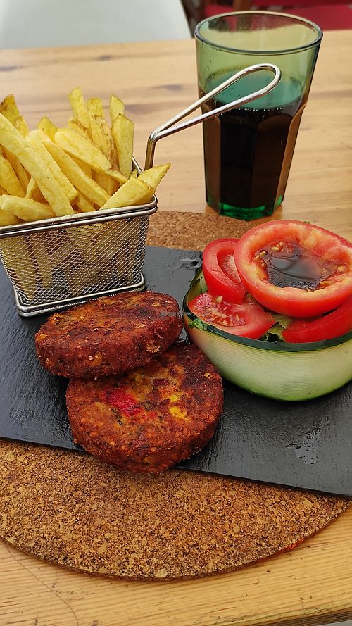 Vegan burger at Balcao 47 in Evora