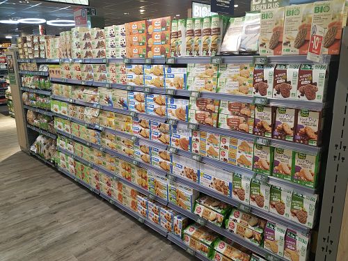 a large vegan choice at Carrefour City in Levallois-perret