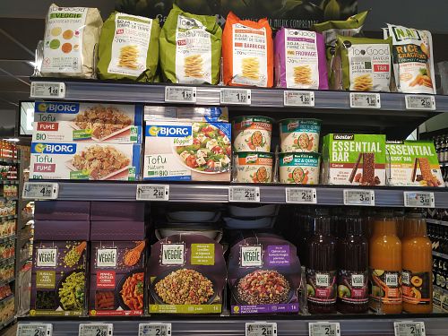 a large vegan choice at Carrefour City in Levallois-perret