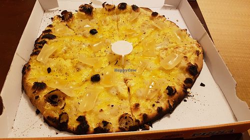 Four cheese vegan pizza at Pizza Panorama in Castanet-tolosan