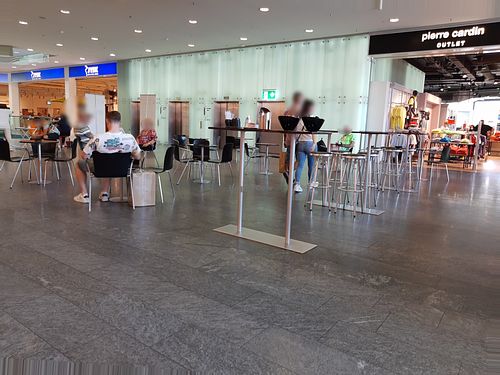 Seating at Caffe Spettacolo in Dietlikon