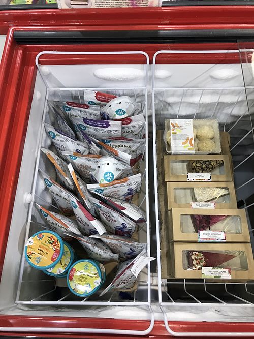 Vegan ice cream and cakes  at Edim Polezno - Sovetskaya in Irkutsk