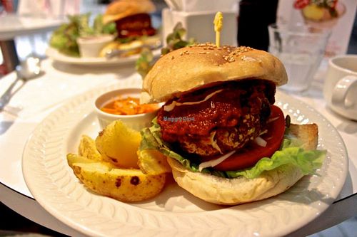 hamburger at Hanada Rosso in Tokyo
