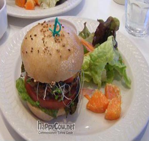 Veggie burger at Hanada Rosso in Tokyo