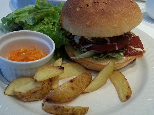 burger at Hanada Rosso in Tokyo