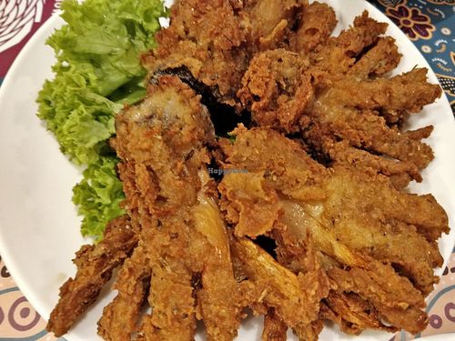 The hot favourite - vegan fried chicken at Warung Ijo in Central Singapore
