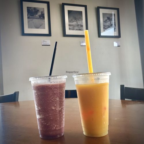 100% fruit smoothies (vegan) at Uptown Cafe in Valparaiso