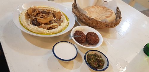 חומוס פטריות מעולה עם פלאפל וסחוג ביתי מדהים at Basbousa in Koh Phangan