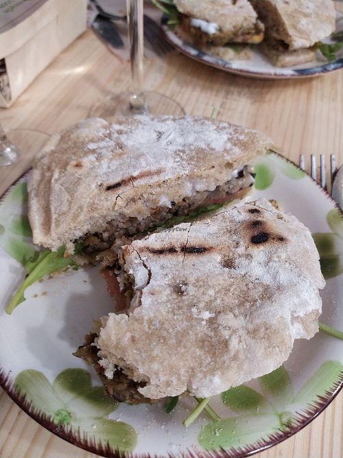 Riquísimas las hamburguesas at Moniamour in Cuenca