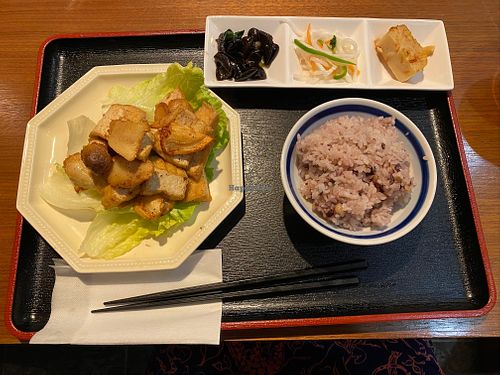Fried tofu and mushroom with sides at Muku Taiwanese Vegetarian Food in Kyoto