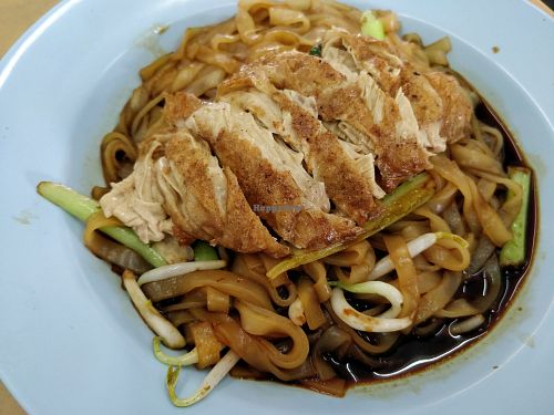 Hor fun noodles with (mock) chicken at Pin Xiang Vegetarian 品香素 in Johor Bahru