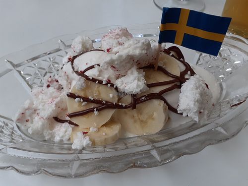 Meringe, banana and vanilla ice cream at Snotty Seaside in Stockholm