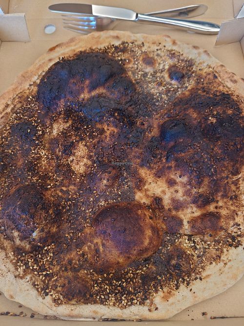 Totally burned Zatar Pizza 🍕😭😭😭 very disappointing!!! at Pizza Oscar in Vienna