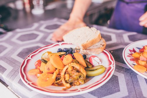 Vegan plate with fresh and local products (5€ !) at La Grenze in Strasbourg