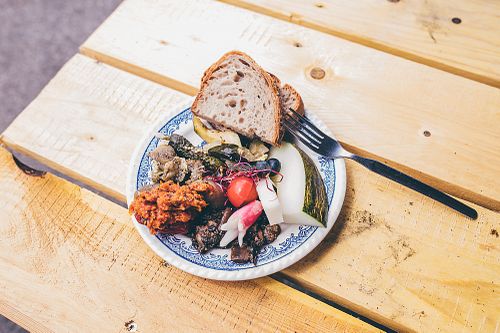 Vegan plate with fresh and local products (5€ !) at La Grenze in Strasbourg