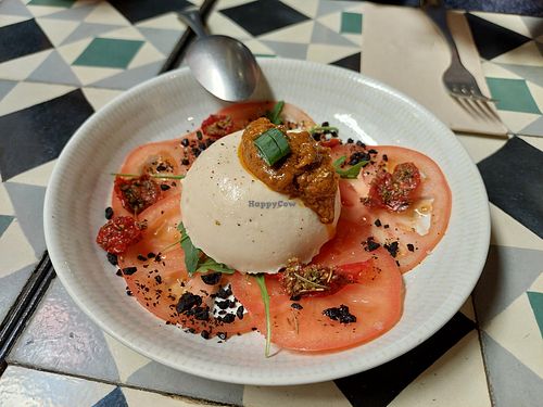 Starters / Burrata at VEGA - Alamo in Madrid