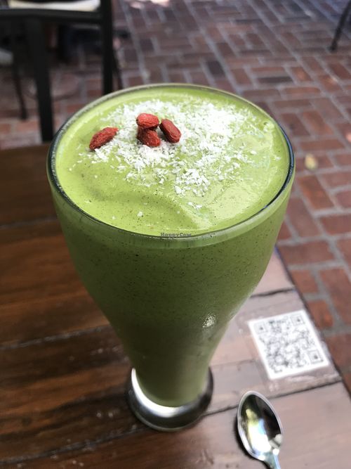 Kale smoothie at SunCafe in Studio City