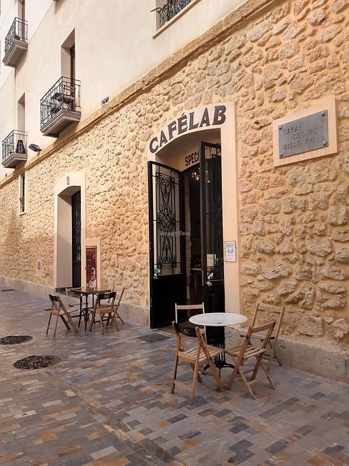 Cozy coffee place to sit inside or outside ☕ at CaféLab in Cartagena