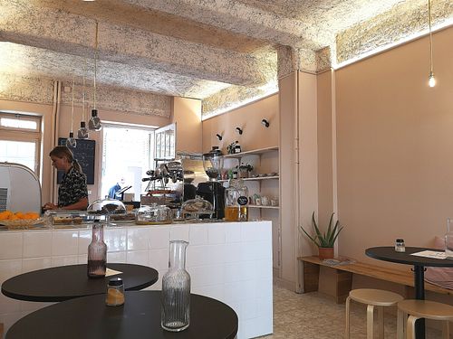 inside view at Mylk Tea Cafe in Annecy