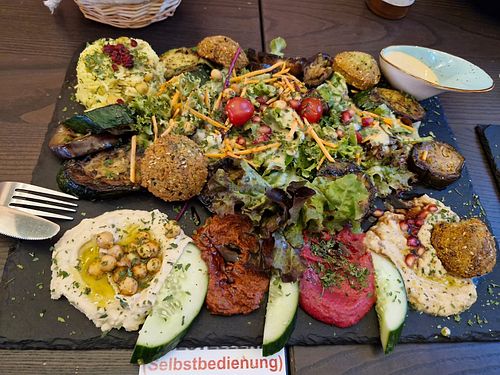 Humus and falafel pate at keevee in Heidelberg