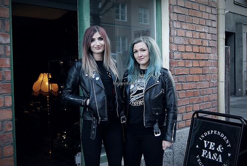 Anna & Amanda at Ve & Fasa - Ethical and obscure fashion in Stockholm