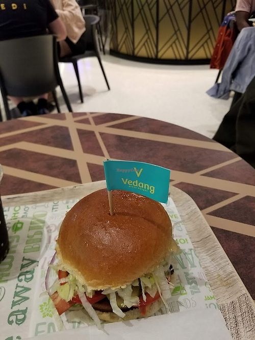 Great vegan 
"bacon burger" at Vedang - green burger | Alexa in Berlin