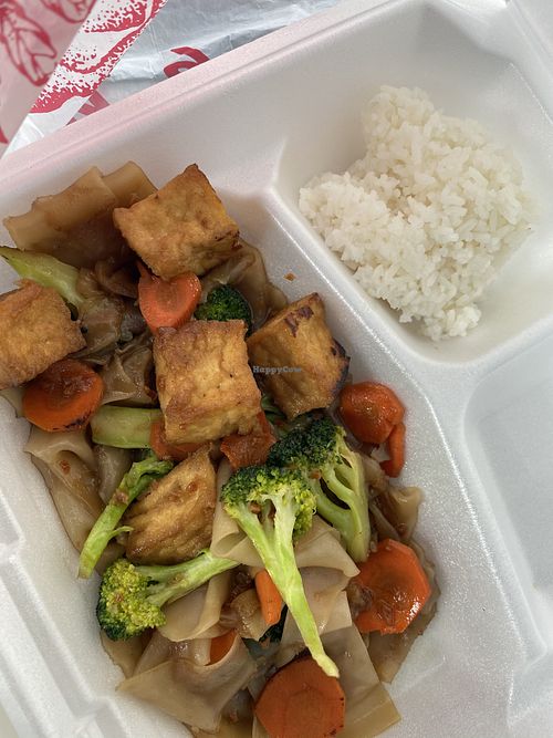 Pad See Ew w/ tofu at Long Beach Thai Cuisine in Long Beach