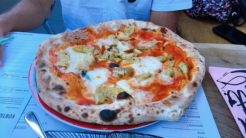 Pizza Margherita (not vegan!) with additional artichoke at Francesca & Fratelli - List in Hannover