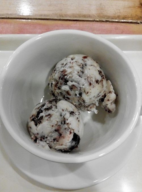 Vegan ice cream. 100g (about 2 small scoops)for 3900W.
This is pomegranate flavour, very good! at Loving Hut - Yonsei University in Seoul