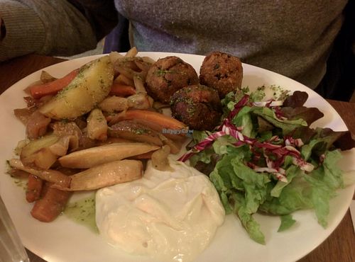 Soya dumplings with vegetables at Maitrea in Prague